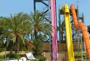 LEISURE PARKS INCREASE ITS SALES 4% IN 2011