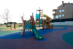 Construcción Área de Juegos. Parque de Clara Campoamor